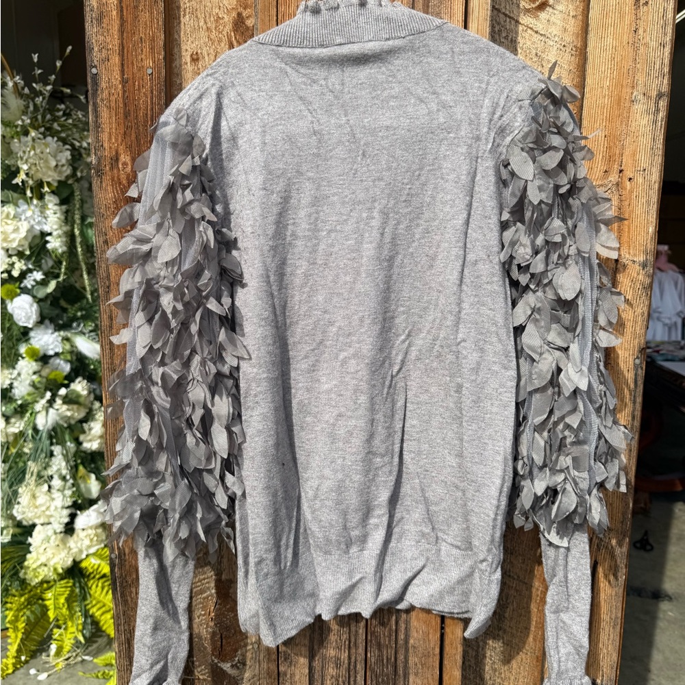 Sioni Gray Ruffled Knit Top - Picture 4 of 4